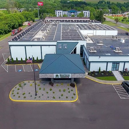 Hometowne Studios By Red Roof & Conference Center Cortland Bagian luar foto
