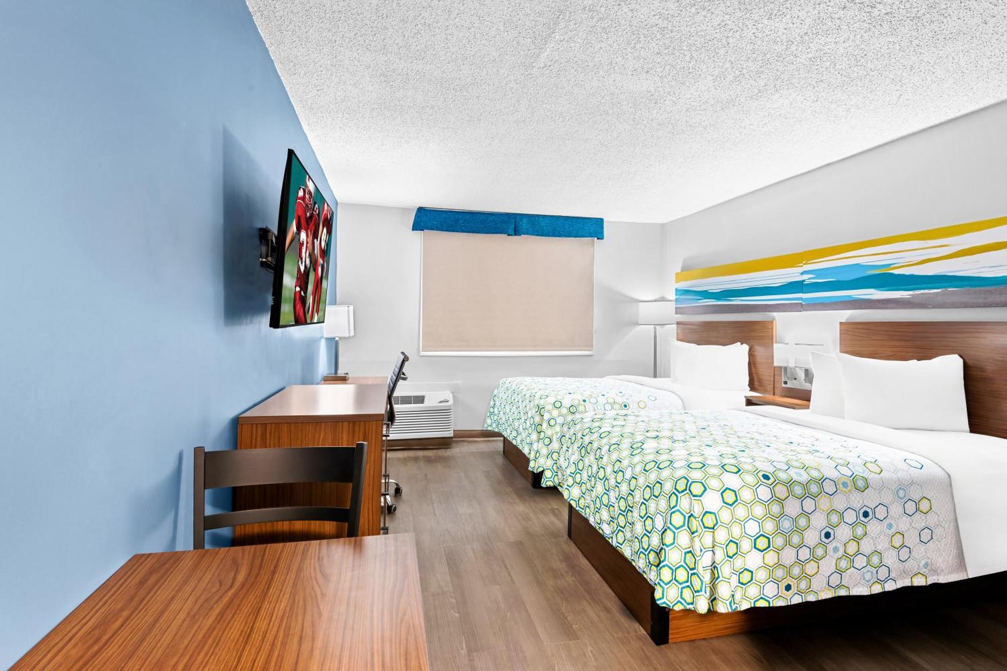 Hometowne Studios By Red Roof & Conference Center Cortland Bagian luar foto