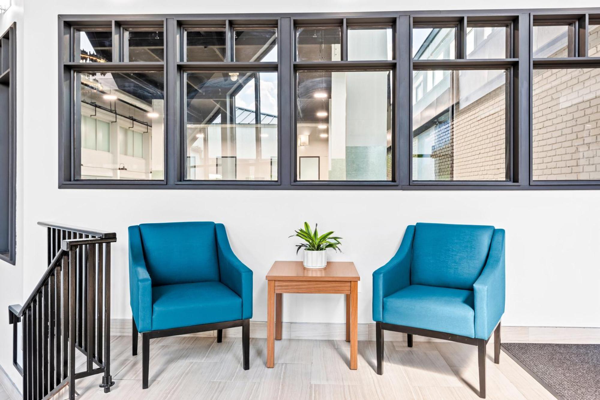 Hometowne Studios By Red Roof & Conference Center Cortland Bagian luar foto